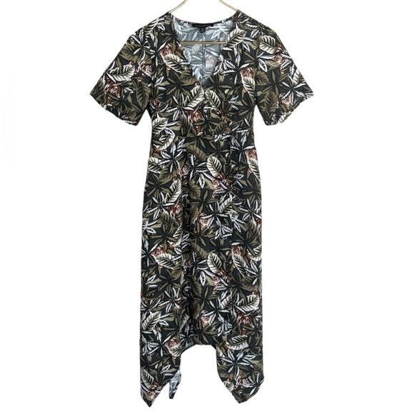 Banana Republic Tiger Leaf Print
Handkerchief Wrap Dress - Picture 4 of 12